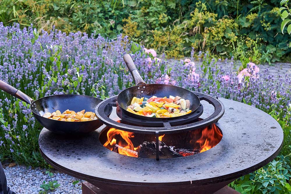 backyard fire pit kitchen